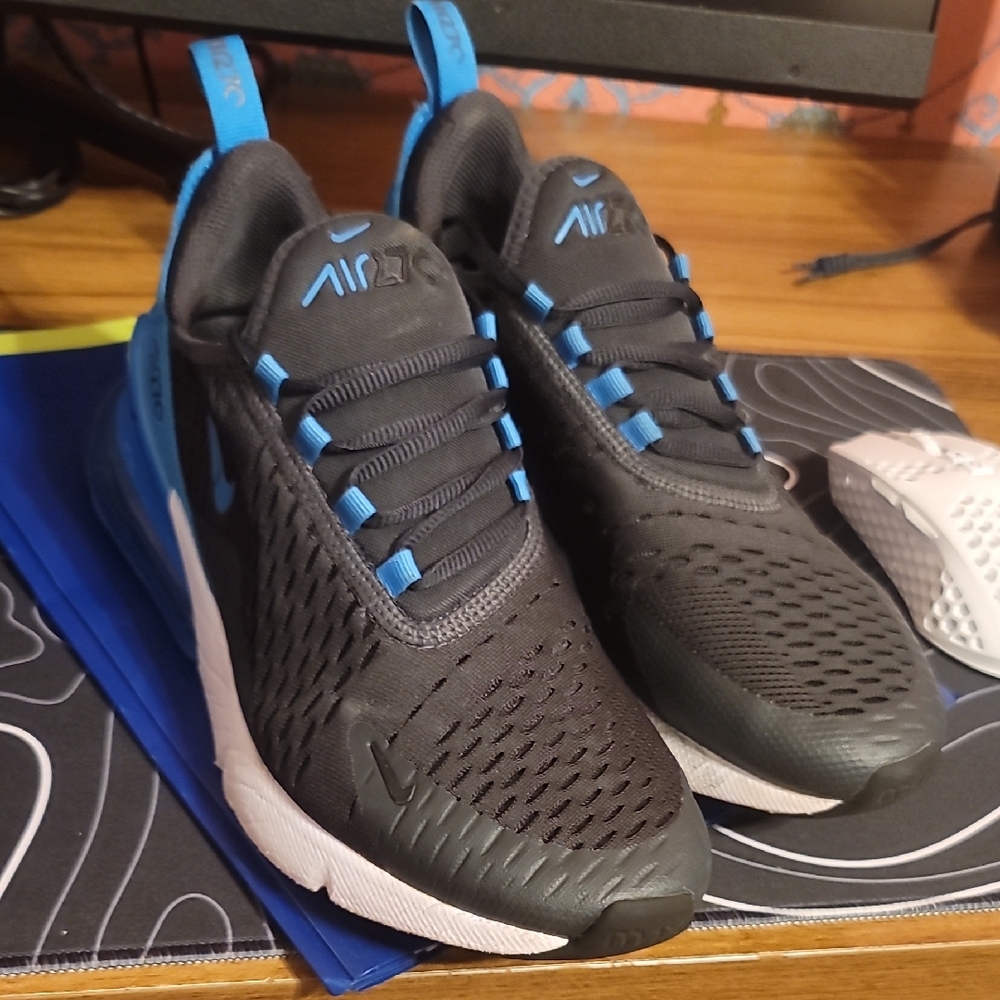 Nike Men's Black and Blue Sneakers